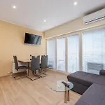 Front In Apartamento