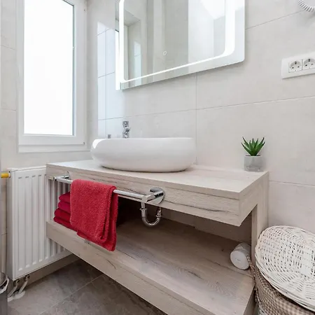 Front In Apartament