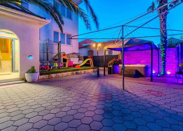 Cozy In Апартаменты Сукошан