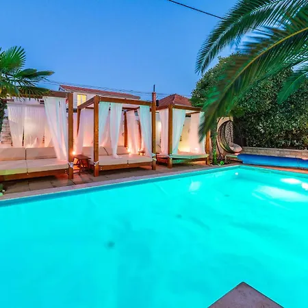 Διαμέρισμα Cozy In *