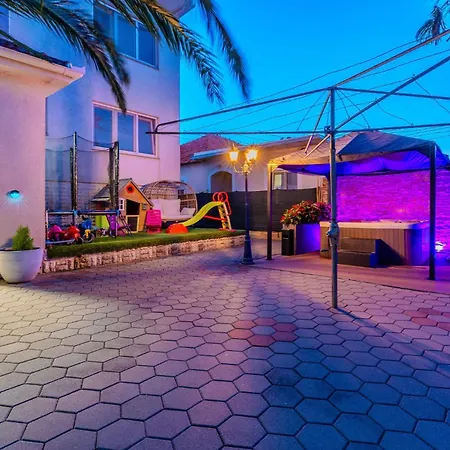 Cozy In Διαμέρισμα Sukošan